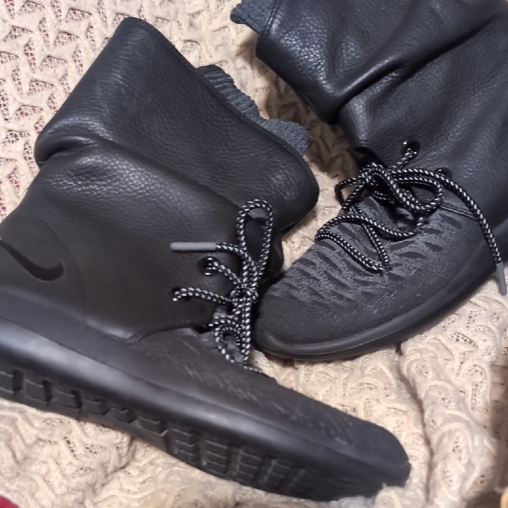 Nike Roshe 2 Hi Flyknit Slouch Black Leather Athletic Boots